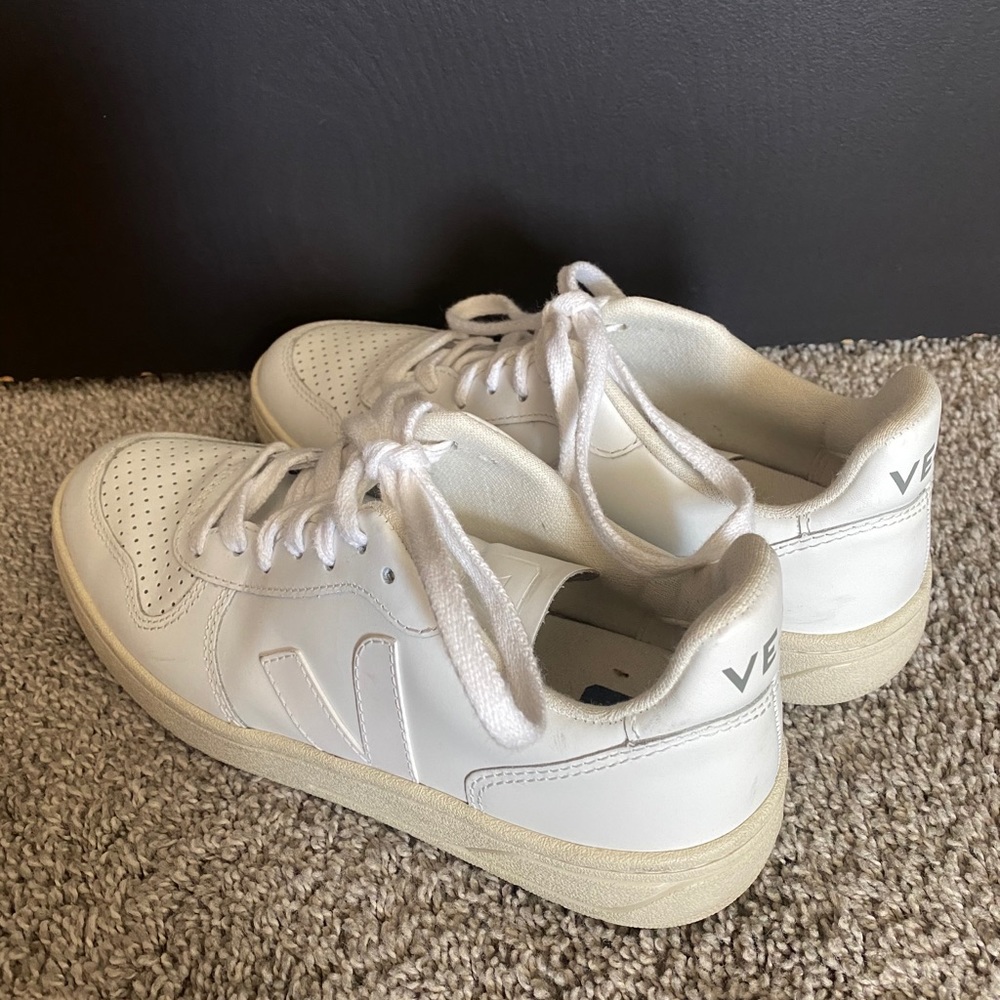 Veja V-10 sneakers
